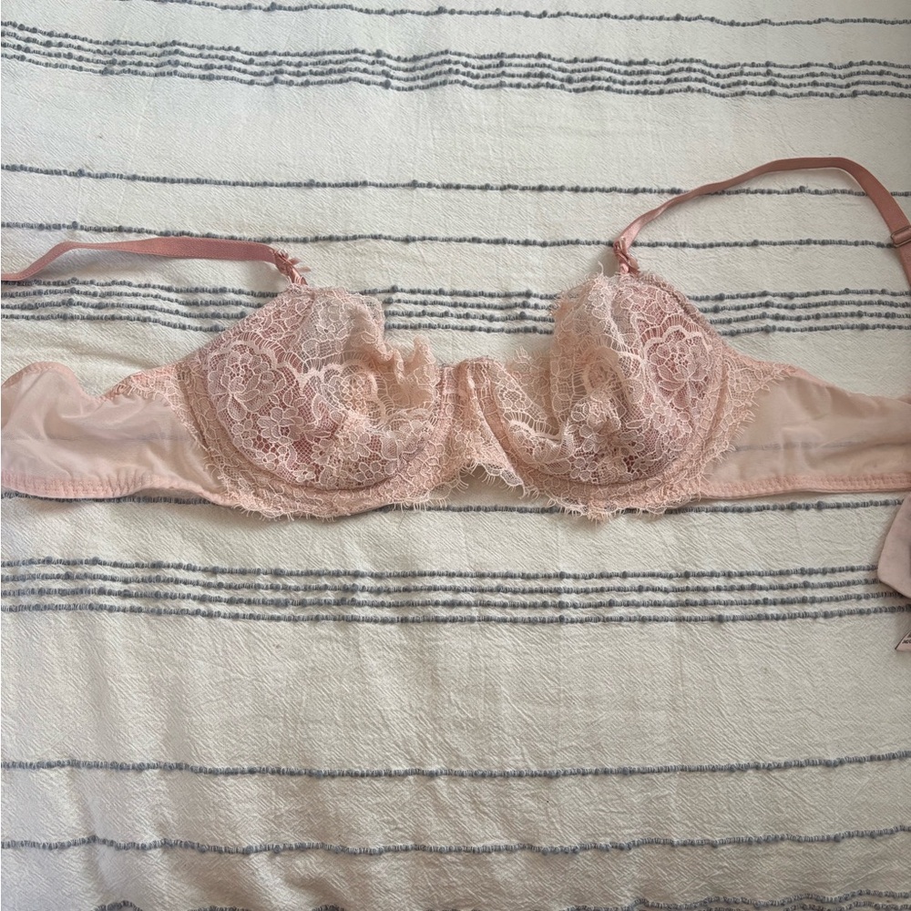 Victoria's Secret Lace Underwire Bra - Light Pink